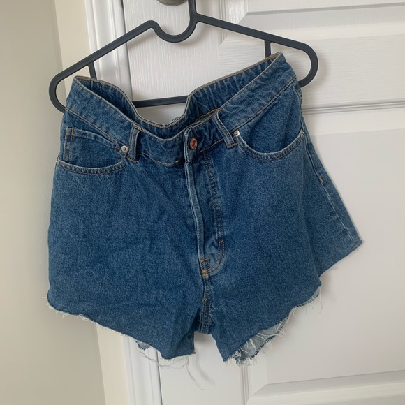 H&M high waisted denim shorts - Picture 2 of 2
